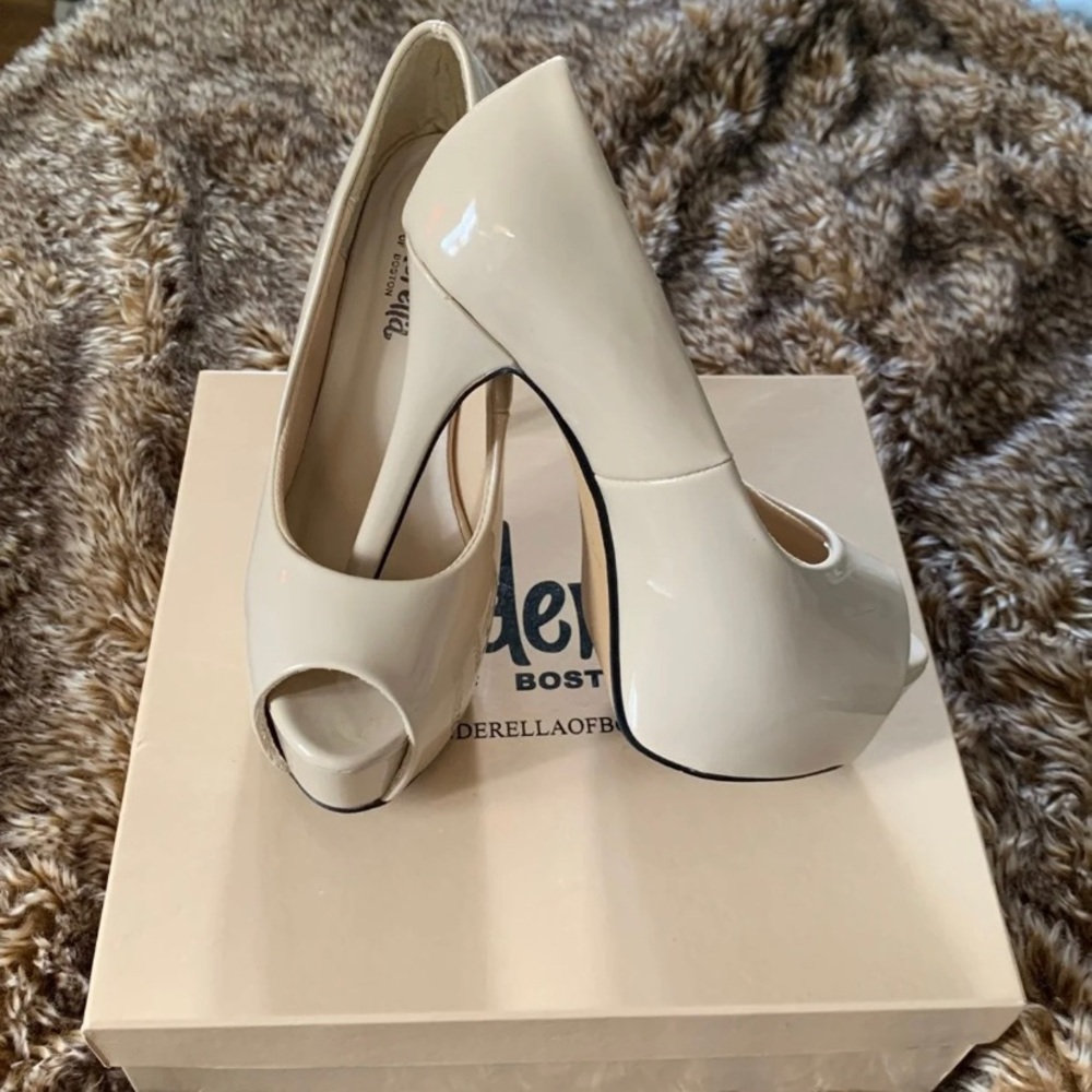 Cinderella of Boston size 3 women’s heels